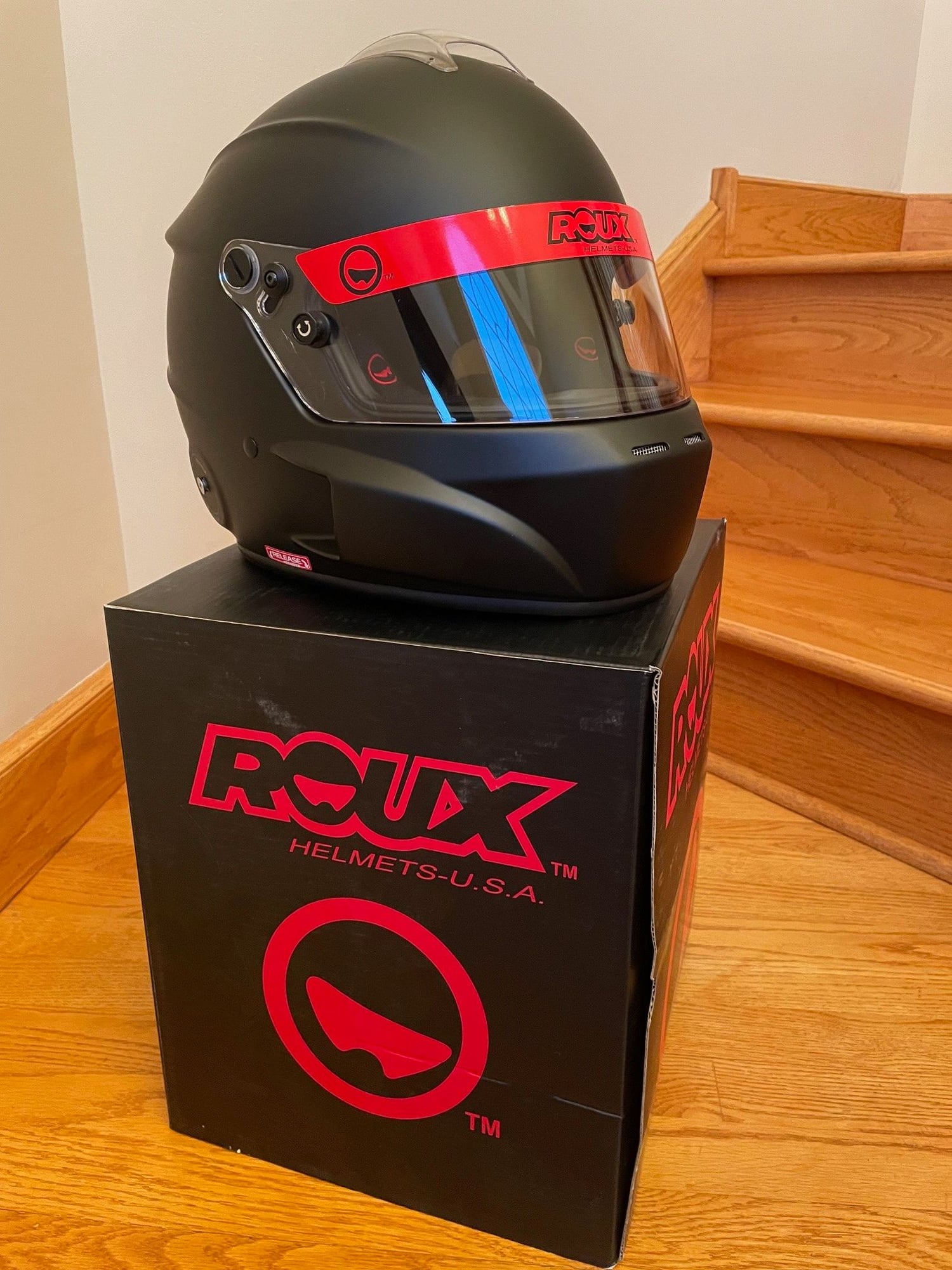 Miscellaneous - For Sale: Roux Helmet, SA2020, Pre-Wired Intercom, As New Condition - Used - 0  All Models - Allentown, PA 18106, United States