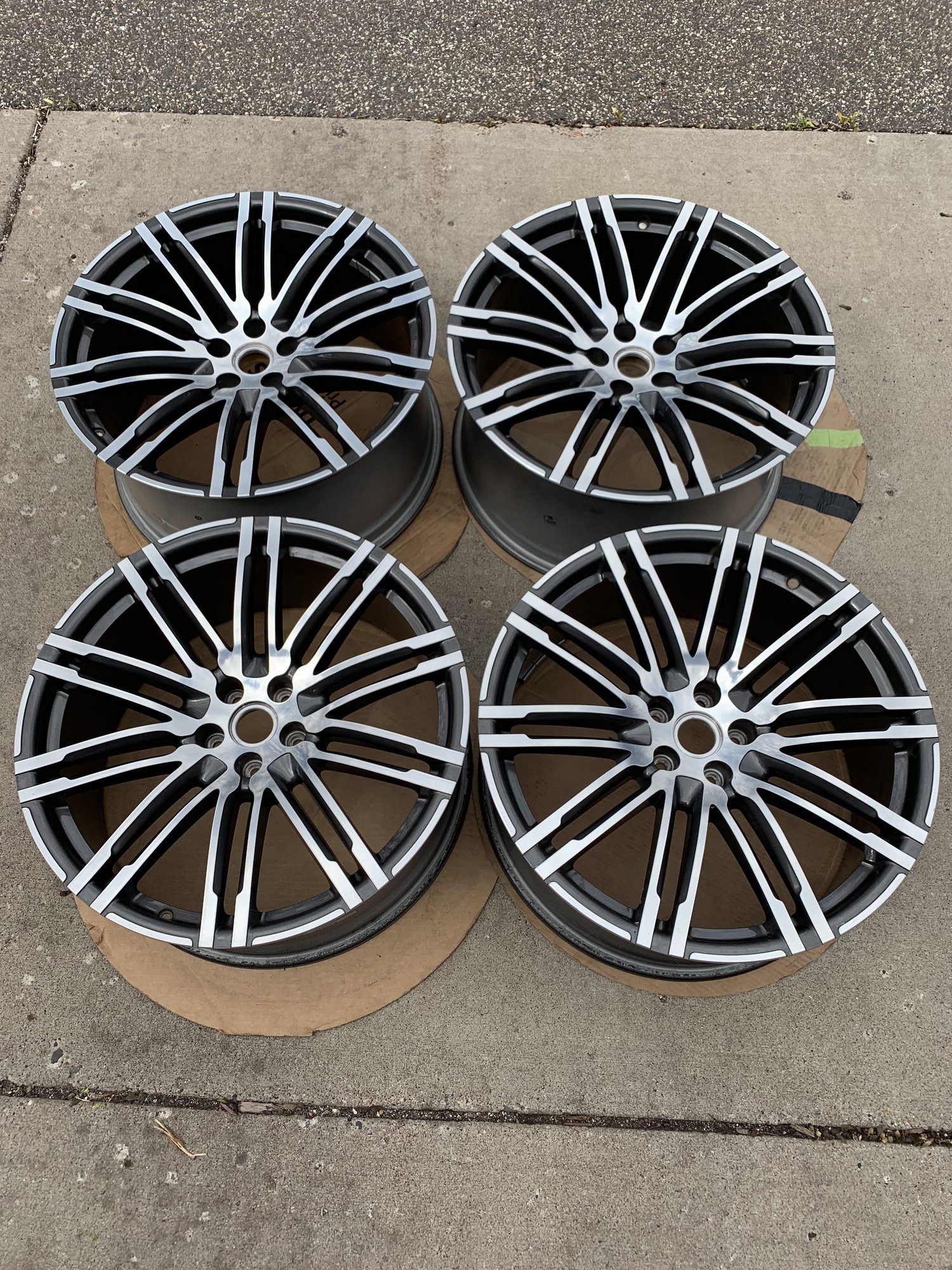 Wheels and Tires/Axles - OEM 21" Porsche Macan Turbo Wheels - Excellent - 95B - Used - 2014 to 2019 Porsche Macan - Chanhassen, MN 55317, United States