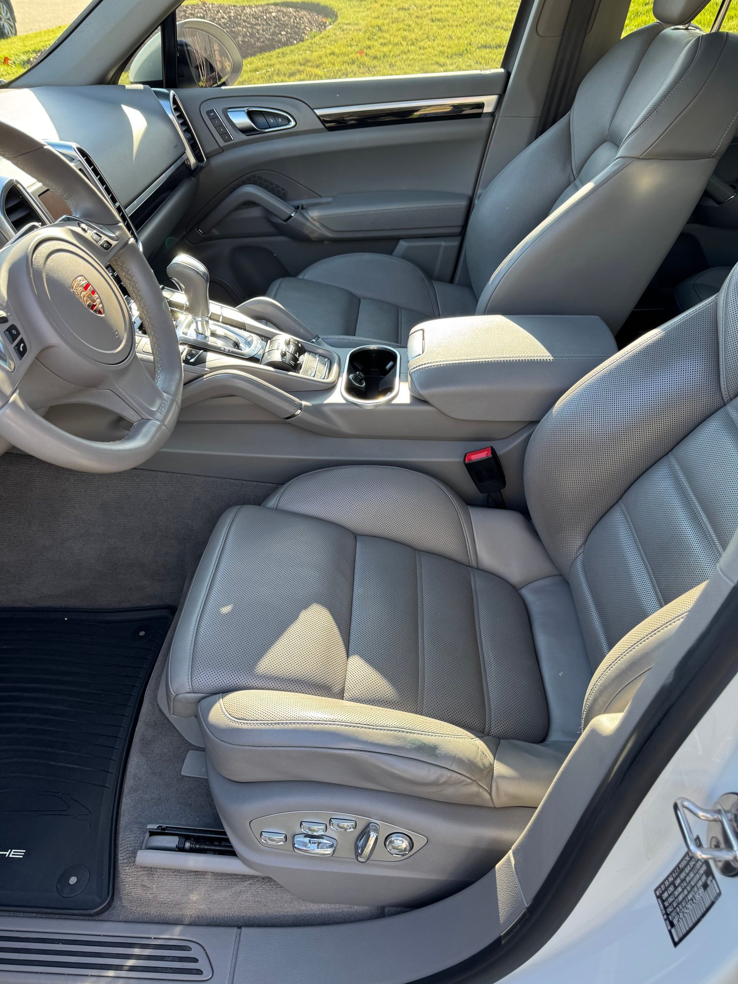 2013 Porsche Cayenne - 2013 Porsche Cayenne Diesel - RARE w/ air suspension + PASM and more - recent maint. - Used - VIN WP1AF2A28DLA38089 - 108,400 Miles - 6 cyl - AWD - Automatic - SUV - White - Pittsburgh, PA 15367, United States