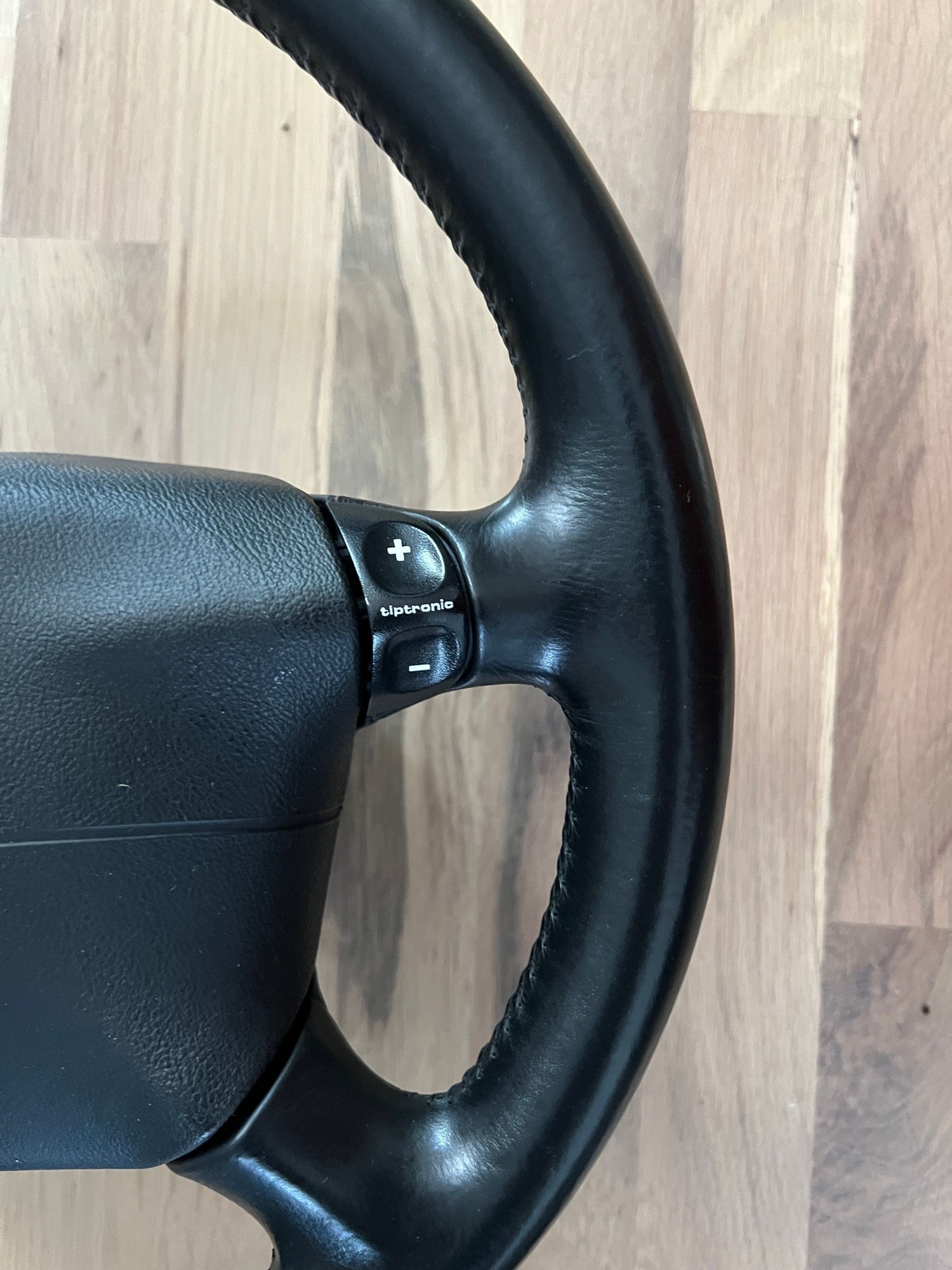 Steering/Suspension - 993/996 steering wheel, like new TIP with airbag - Used - 1994 to 2003 Porsche 911 - Covington, KY 41011, United States