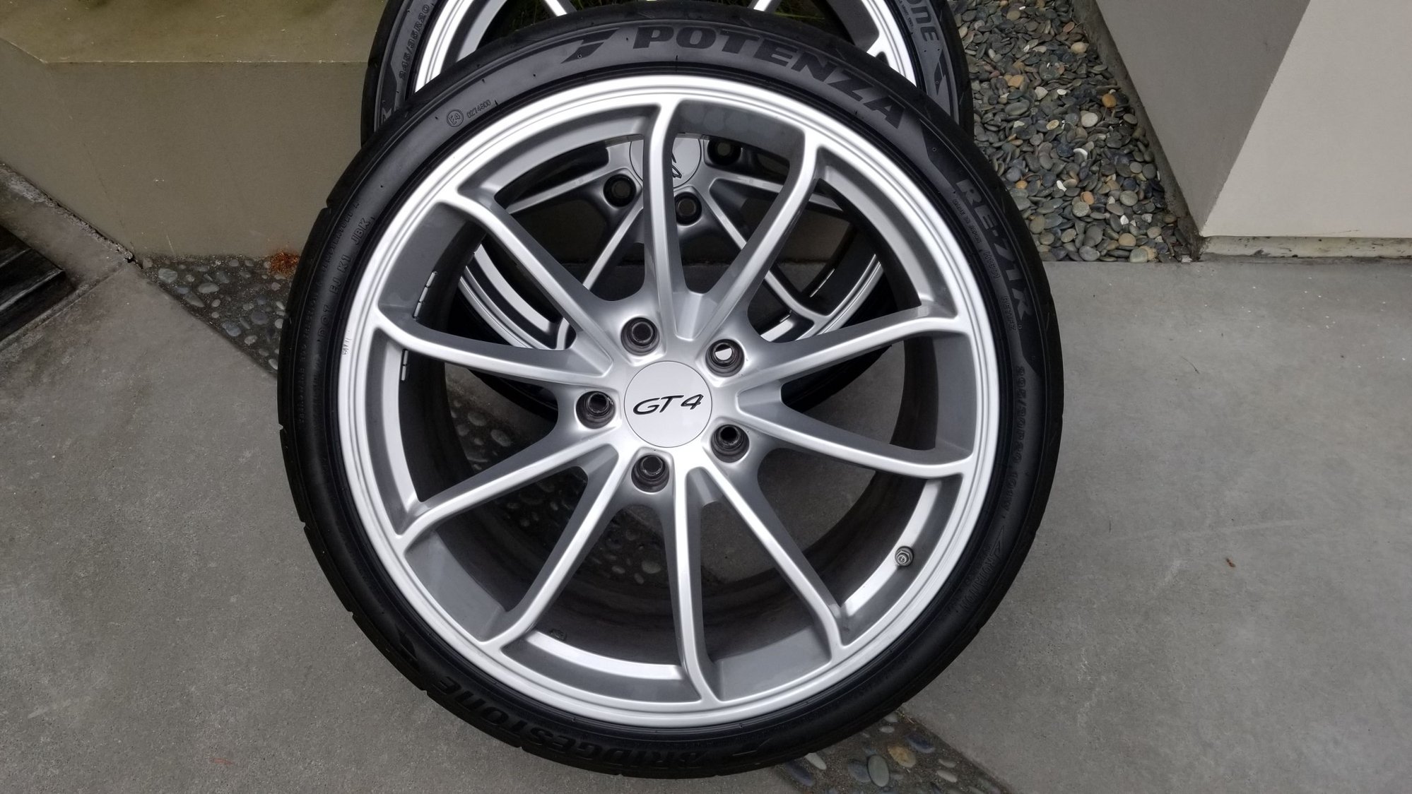 981-cayman-gt4-oem-20-in-wheels-in-bright-silver-w-or-w-o-b-stone-re71