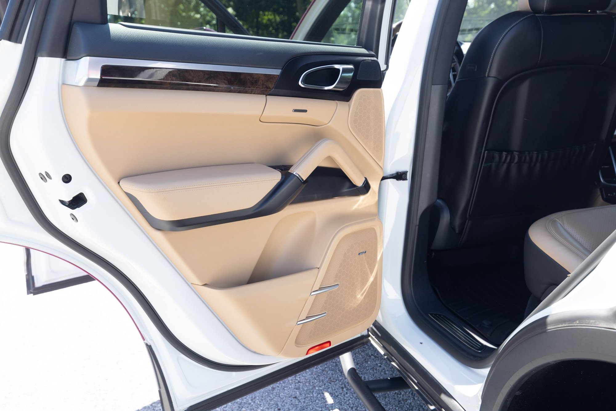 2017 Porsche Cayenne - 2017 Cayenne S - Adventure Ready With Top Notch Build - Used - VIN WP1AB2A28HLA50681 - 111,379 Miles - 6 cyl - AWD - Automatic - SUV - White - Fayetteville, AR 72704, United States