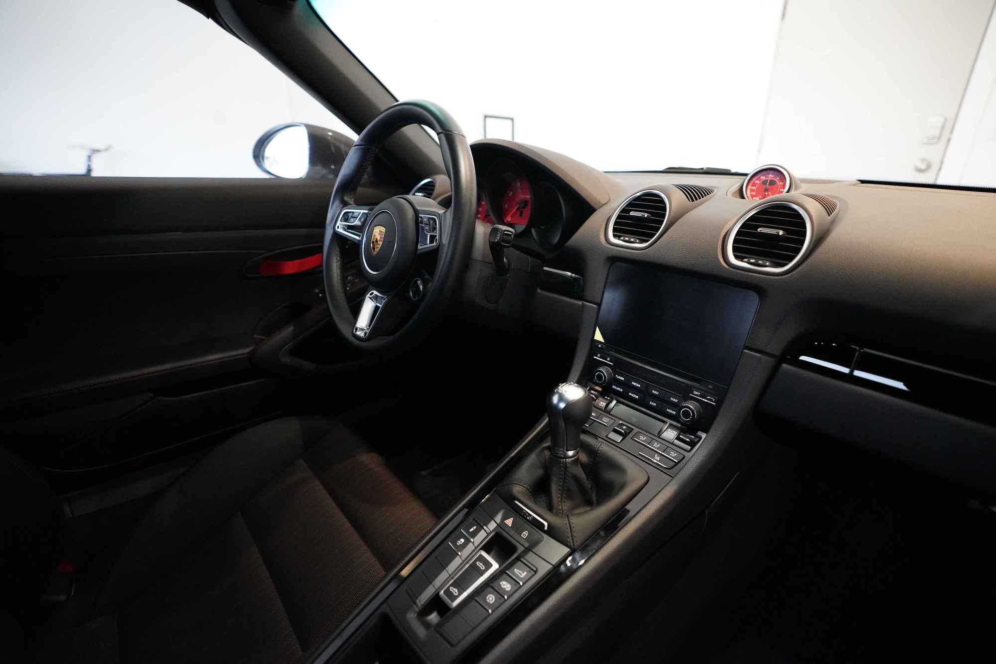 2021 Porsche 718 Boxster - 2021 Porsche 718 Boxster T 6-Speed Manual Transmission - Used - VIN WP0CA2A8XMS210416 - 31,000 Miles - 4 cyl - 2WD - Manual - Convertible - White - Boise, ID 83706, United States