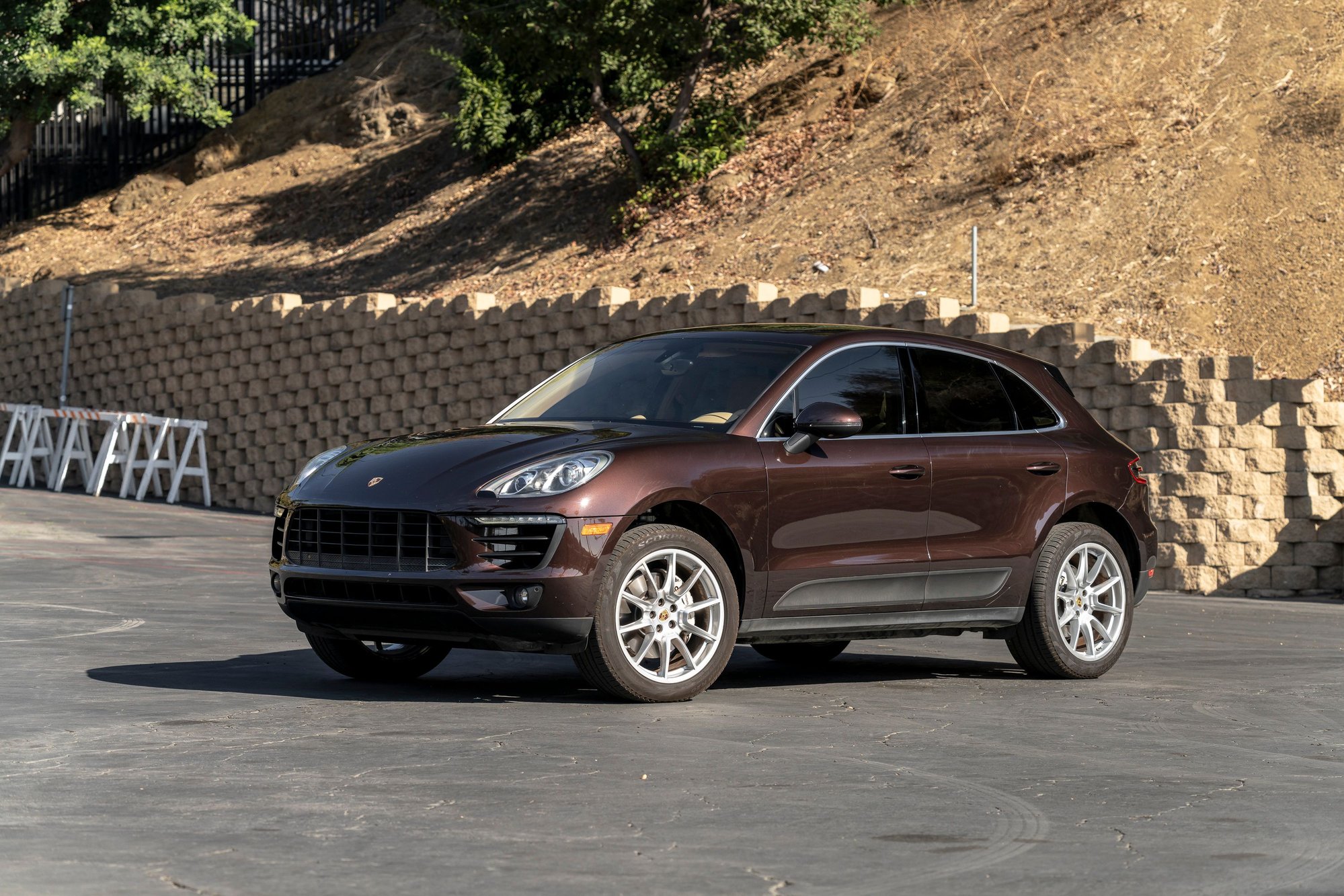 2016 Porsche Macan - 2016 Macan S - 67k miles - CPO active through Feb '25 - Used - VIN WP1AB2A5XGLB48538 - 67,000 Miles - 6 cyl - AWD - Automatic - SUV - Brown - Los Angeles, CA 90068, United States