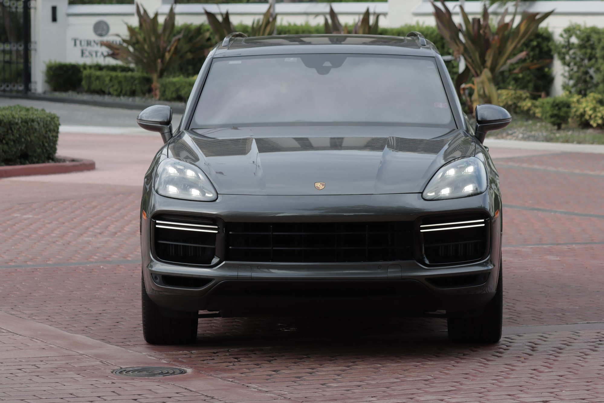 2019 Porsche Cayenne - 2019 Porsche Cayenne Turbo w/ 25K miles - Used - VIN WP1AF2AY4KDA81288 - 25,389 Miles - 8 cyl - AWD - Automatic - SUV - Gray - Aventura, FL 33180, United States