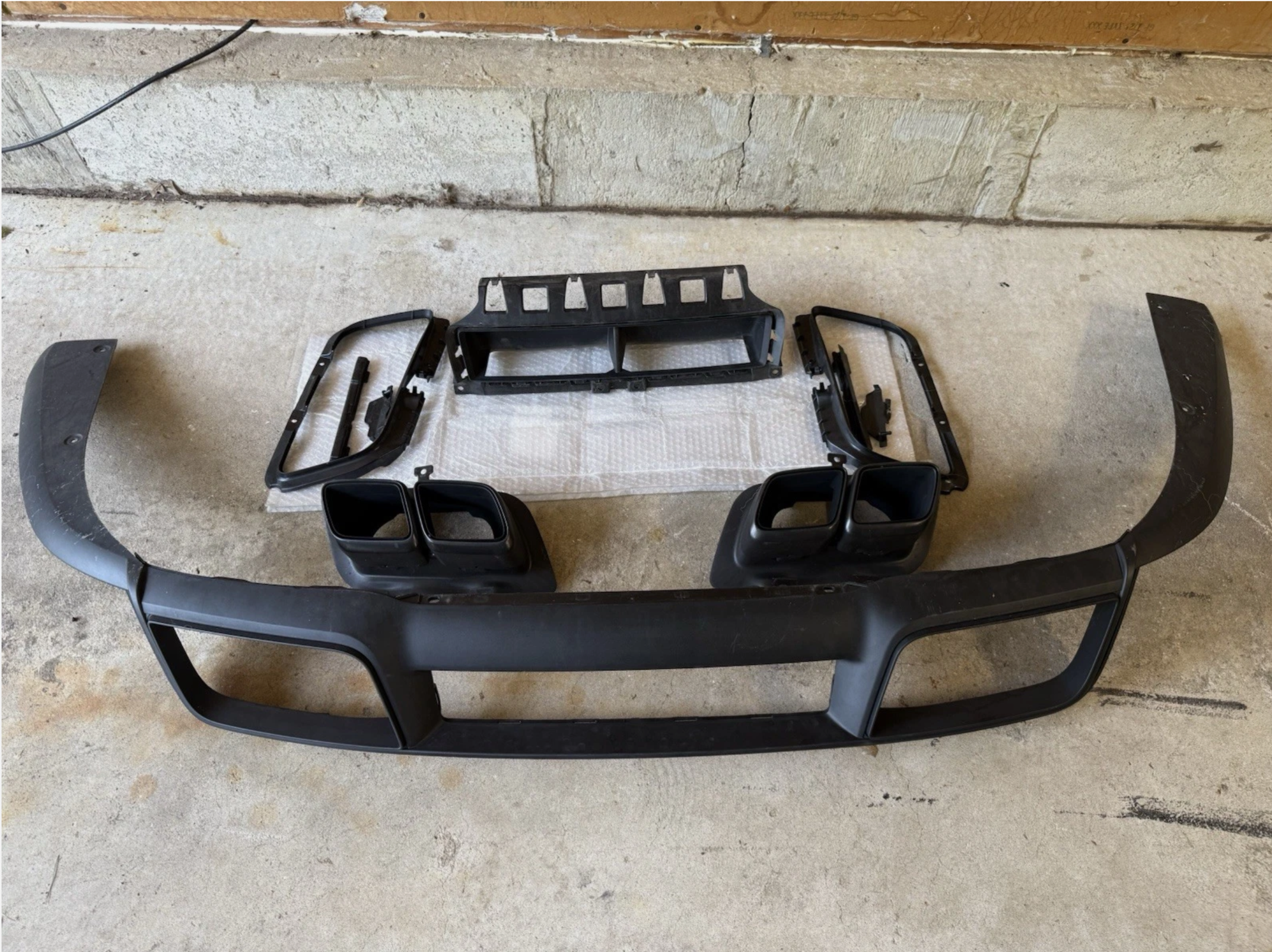 Exterior Body Parts - 2021+ Porsche 992.1 911 Turbo S - OEM Rear diffuser And Quad Exhaust Tips - Used - 2021 to 2025 Porsche 911 - Mount Laurel, NJ 08054, United States