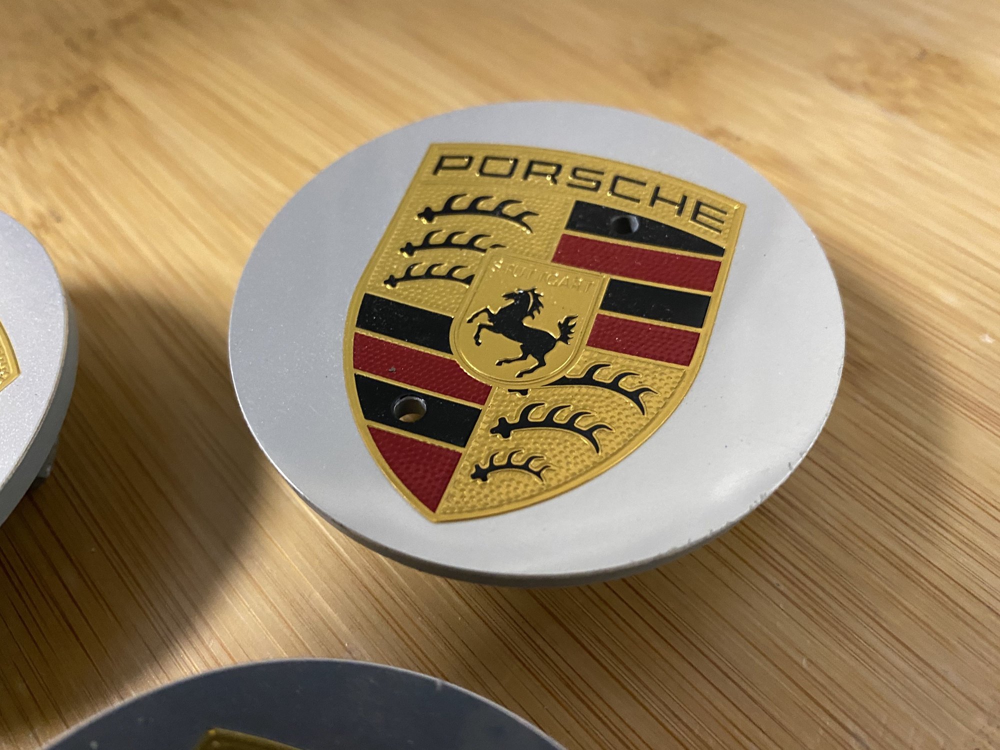 Macan colored center caps (aluminum) Rennlist Porsche Discussion Forums