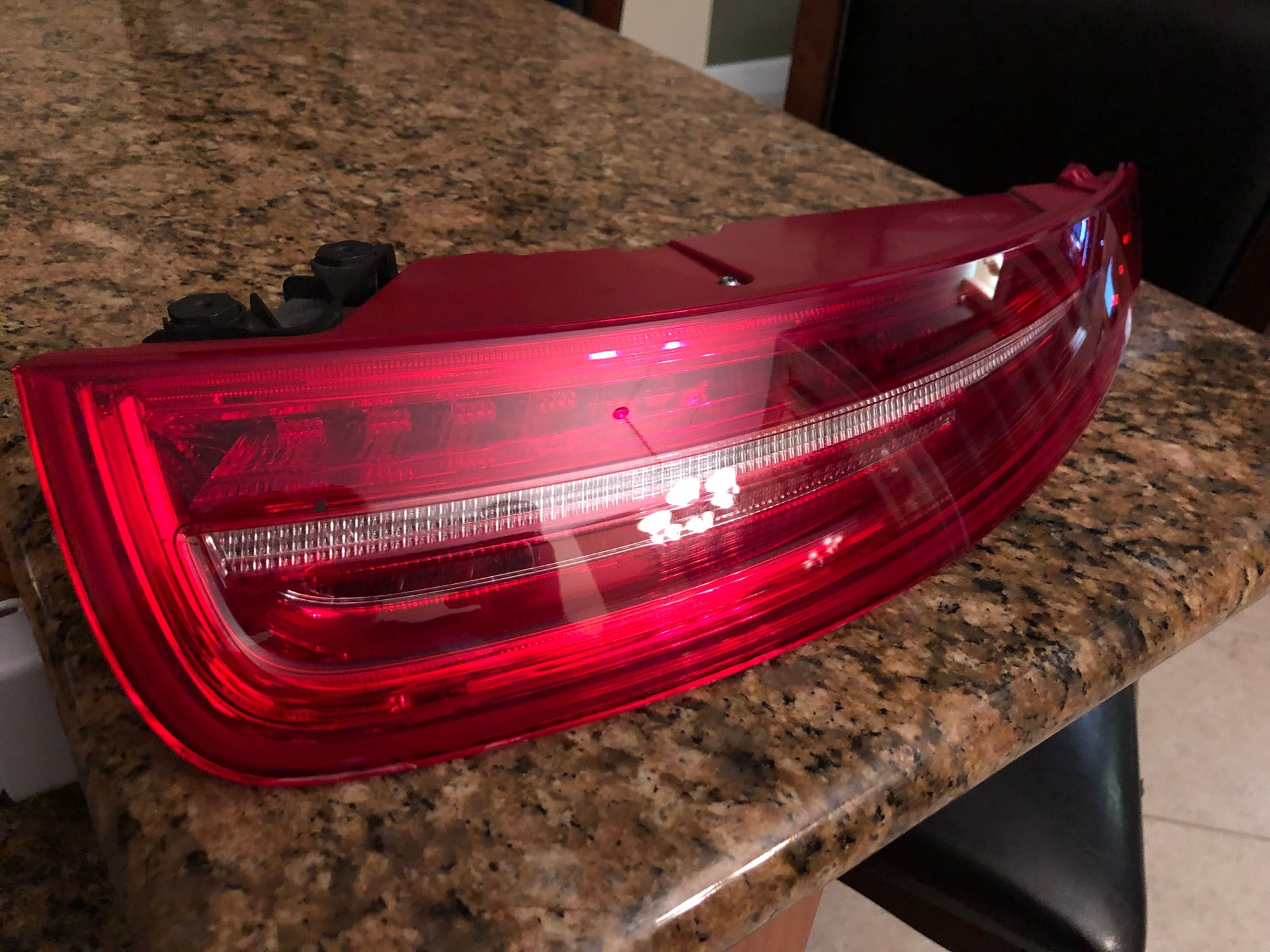 Lights - 991.1 passenger side taillight - Used - 2012 to 2016 Porsche 911 - Sarasota, FL 34202, United States
