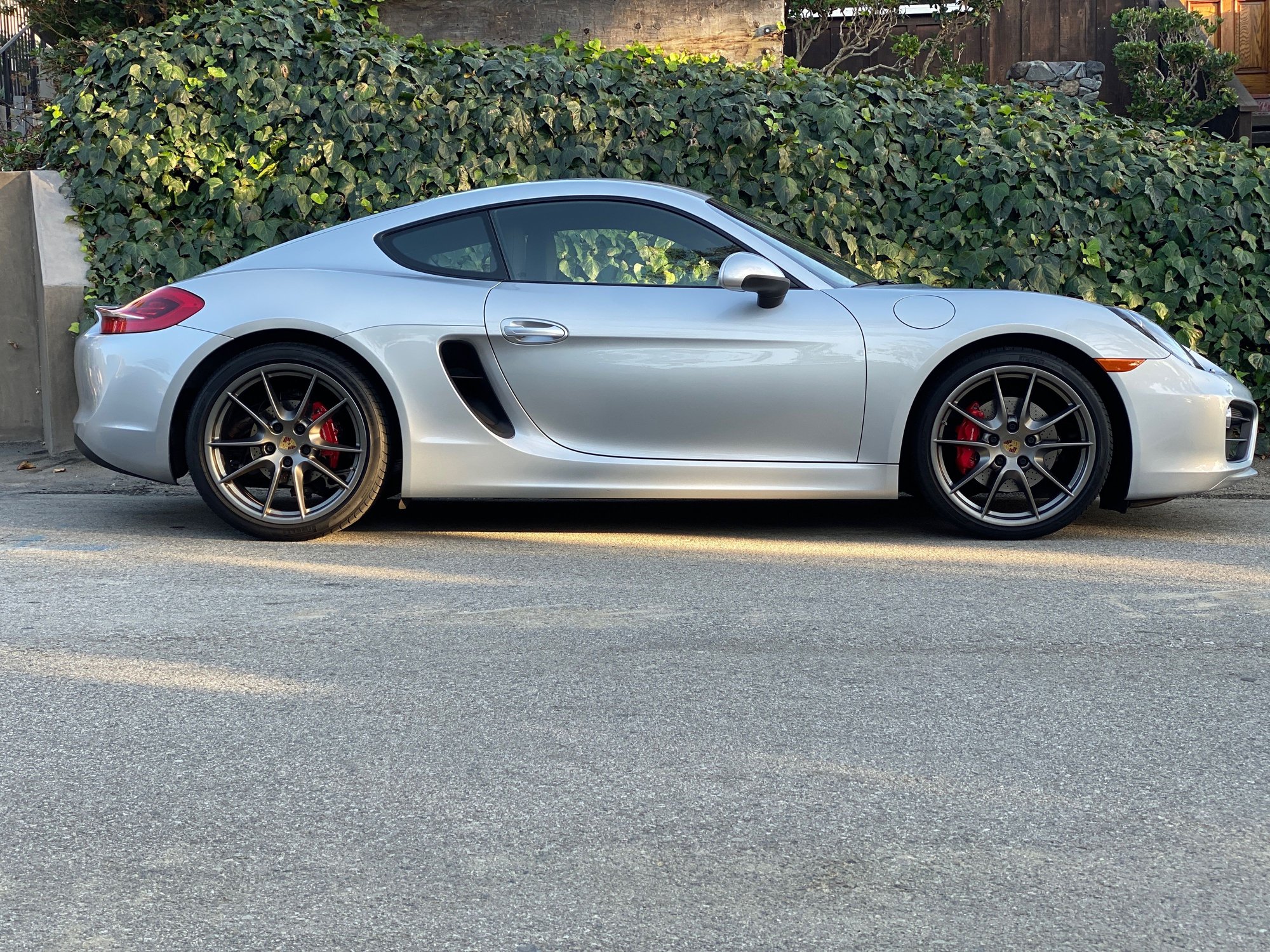 2014 Porsche Cayman - 2014 Cayman S PDK - Used - VIN WP0AB2A89EK192271 - 31,000 Miles - 6 cyl - 2WD - Automatic - Coupe - Silver - Laguna Beach, CA 92651, United States