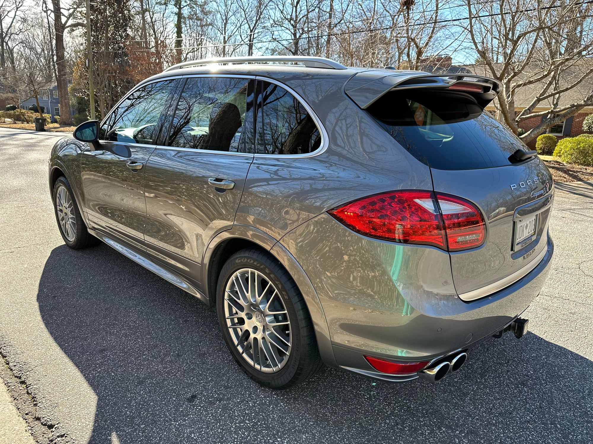 2013 Porsche Cayenne - 2013 Cayenne S 75k miles RARE locking diff - Used - VIN WP1AB2A28DLA81956 - 75,500 Miles - 8 cyl - 4WD - Automatic - SUV - Gray - Greenville, SC 29609, United States