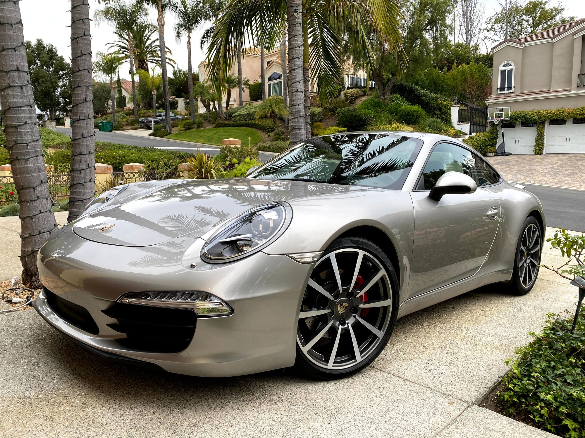 2013 Porsche 911 - 2013 Porsche 911 Carrera | 7-speed Manual | Silver | Coupe - Used - VIN WP0AA2A9XDS106640 - 74,500 Miles - 6 cyl - 2WD - Manual - Coupe - Silver - Los Angeles, CA 90014, United States