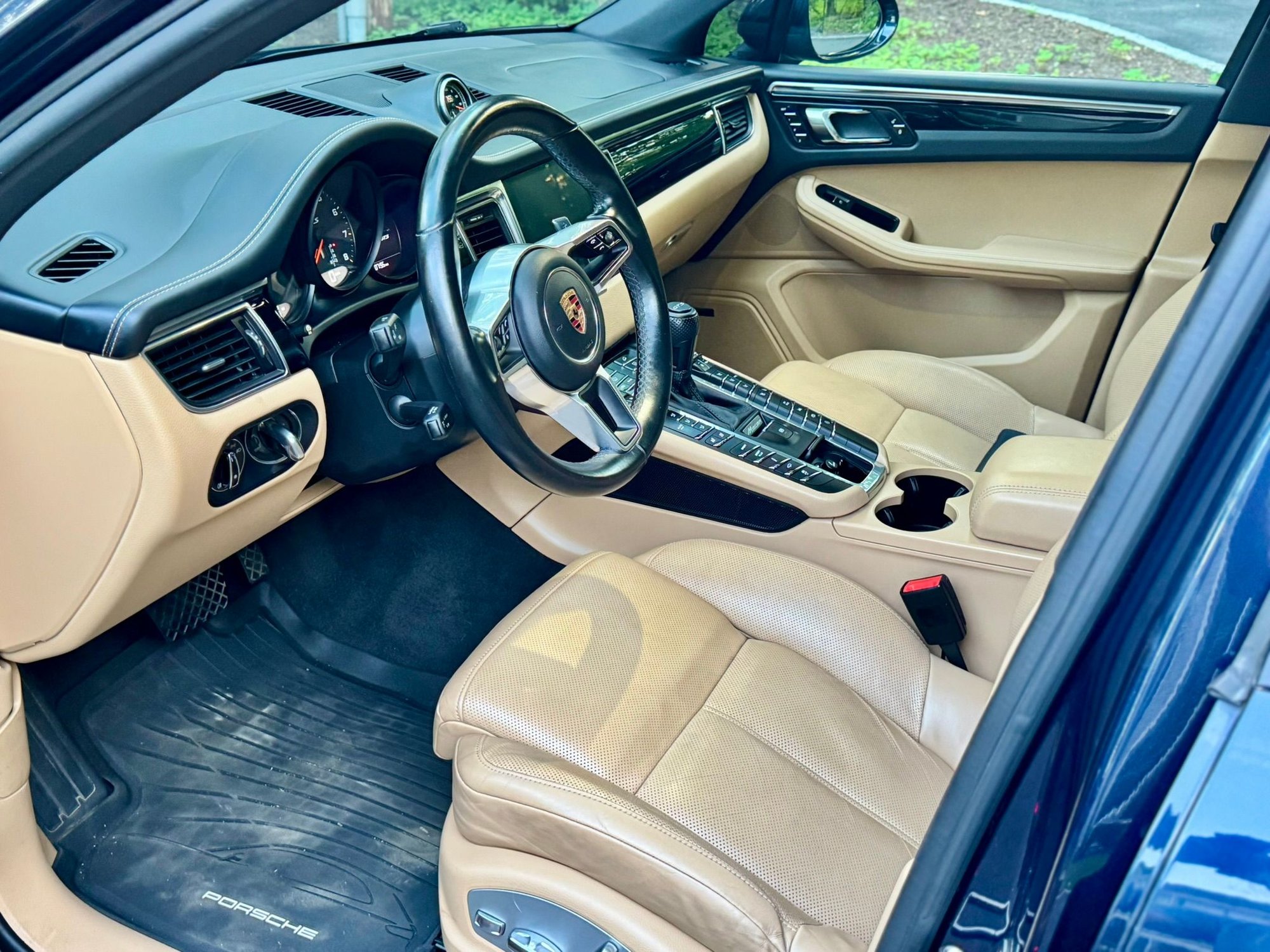 2017 Porsche Macan - 2017 Porsche Macan GTS | 96,750 miles | Full Life-to-Date Service History Available - Used - VIN WP1AG2A54HLB54841 - 96,750 Miles - 6 cyl - AWD - Automatic - SUV - Blue - Greenwich, CT 06830, United States