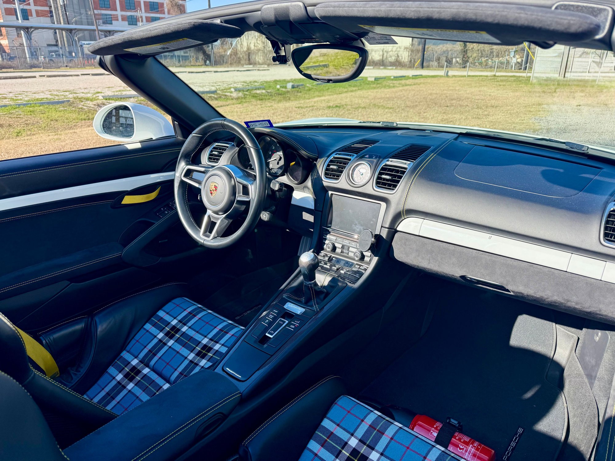 2016 Porsche Boxster - 2016 Porsche Boxster 981 Spyder (LWB/White/Black int. w/Yellow Stitch) - Used - Houston, TX 77450, United States
