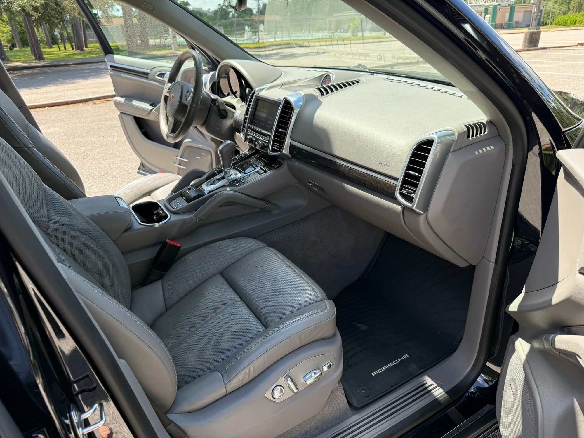 2013 Porsche Cayenne - 2013 Cayenne Diesel for Sale - 40k miles with PASM & Porsche Entry & Drive - Used - VIN WP1AF2A2XDLA40703 - 46,000 Miles - 6 cyl - AWD - Automatic - SUV - Black - Houston, TX 77007, United States