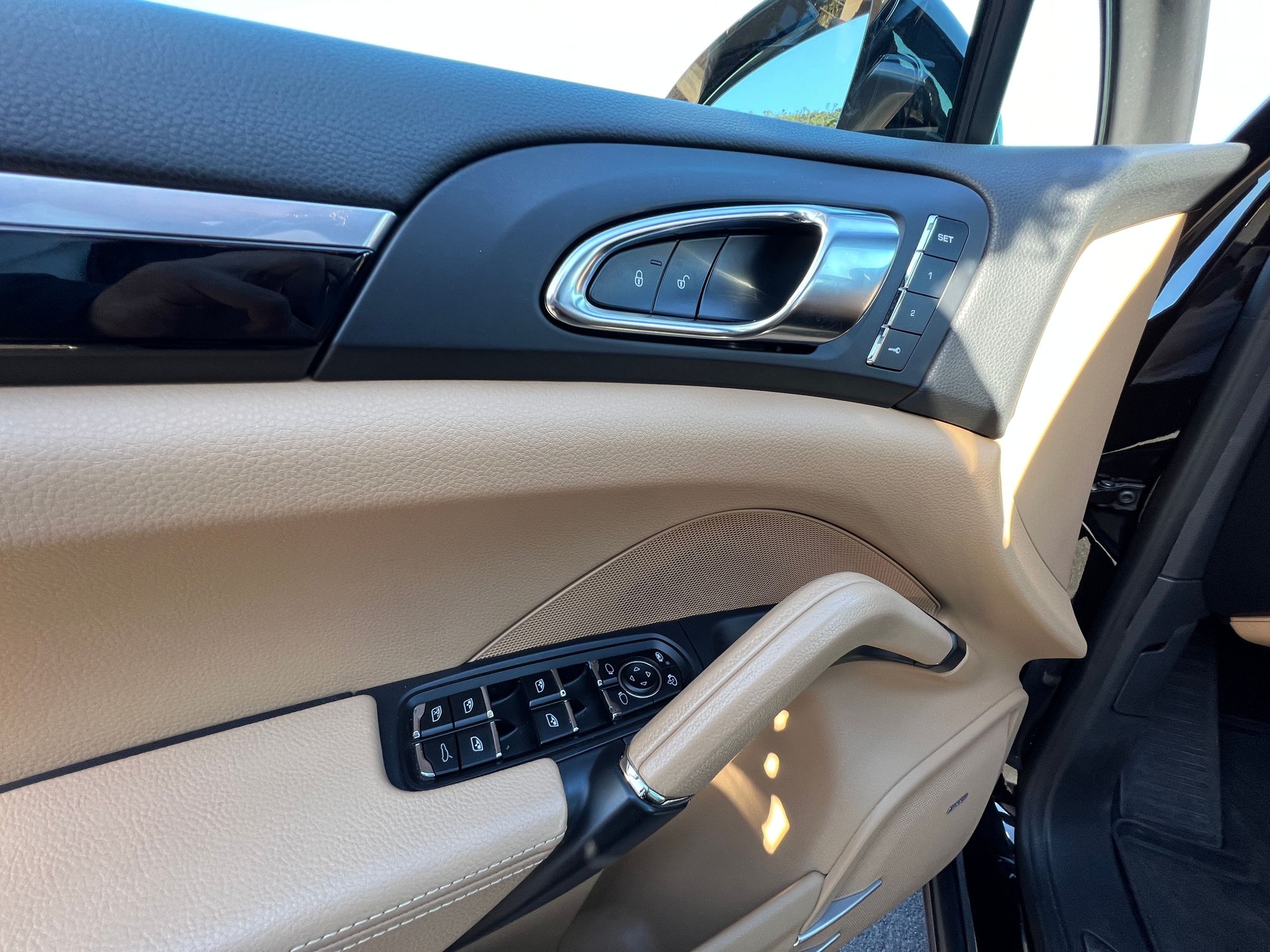 2015 Porsche Cayenne - 2015 Porsche Cayenne Diesel - Used - VIN WP1AF2A28FLA31257 - 63,000 Miles - 6 cyl - AWD - Automatic - SUV - Black - San Francisco, CA 94107, United States