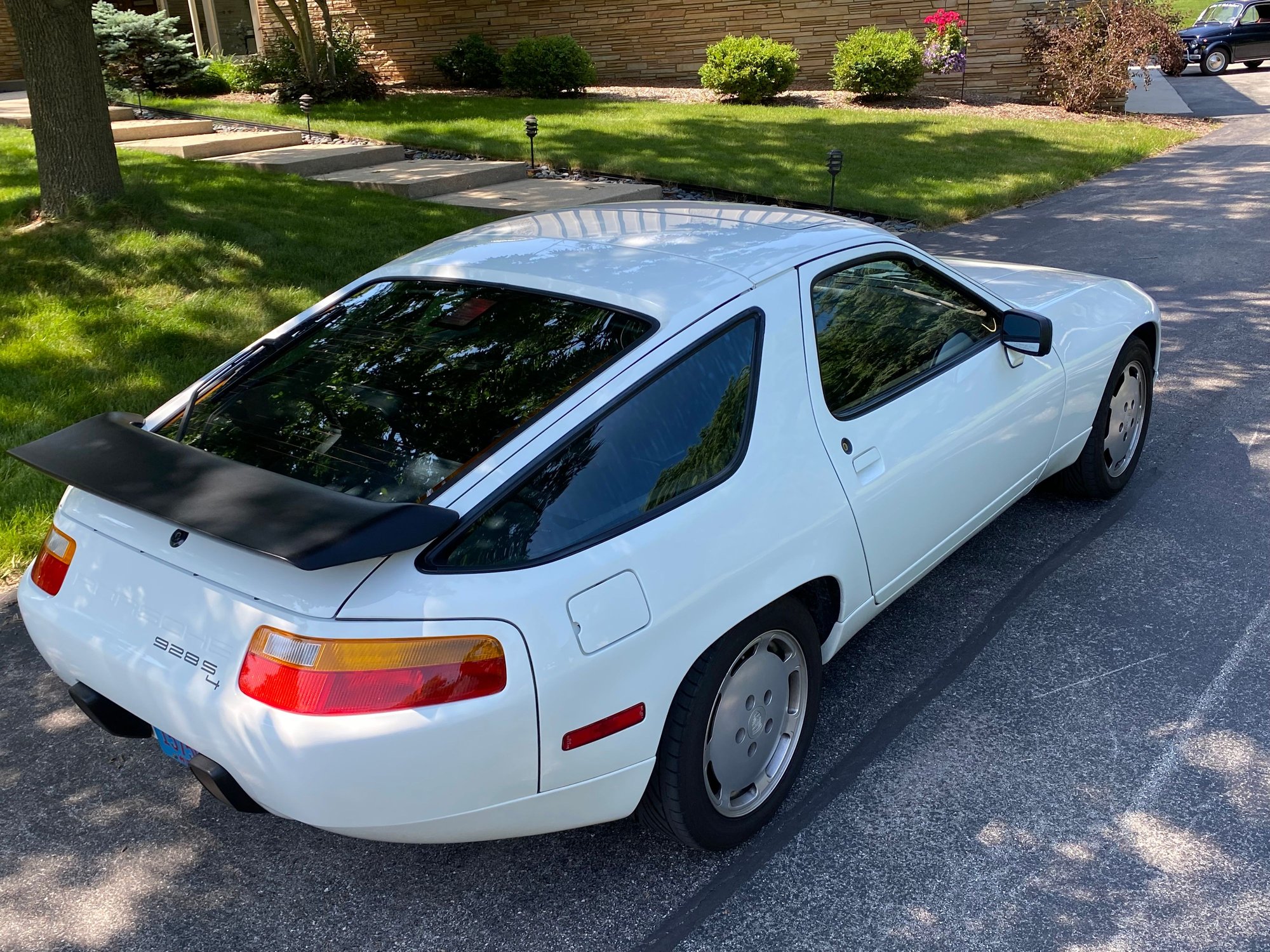 1988 Porsche 928 - 1988 928 S4 - No Deferred Maintenance - Used - VIN WP0JB092XJS860755 - 85,330 Miles - 8 cyl - 2WD - Automatic - Coupe - White - Milwaukee, WI 53217, United States