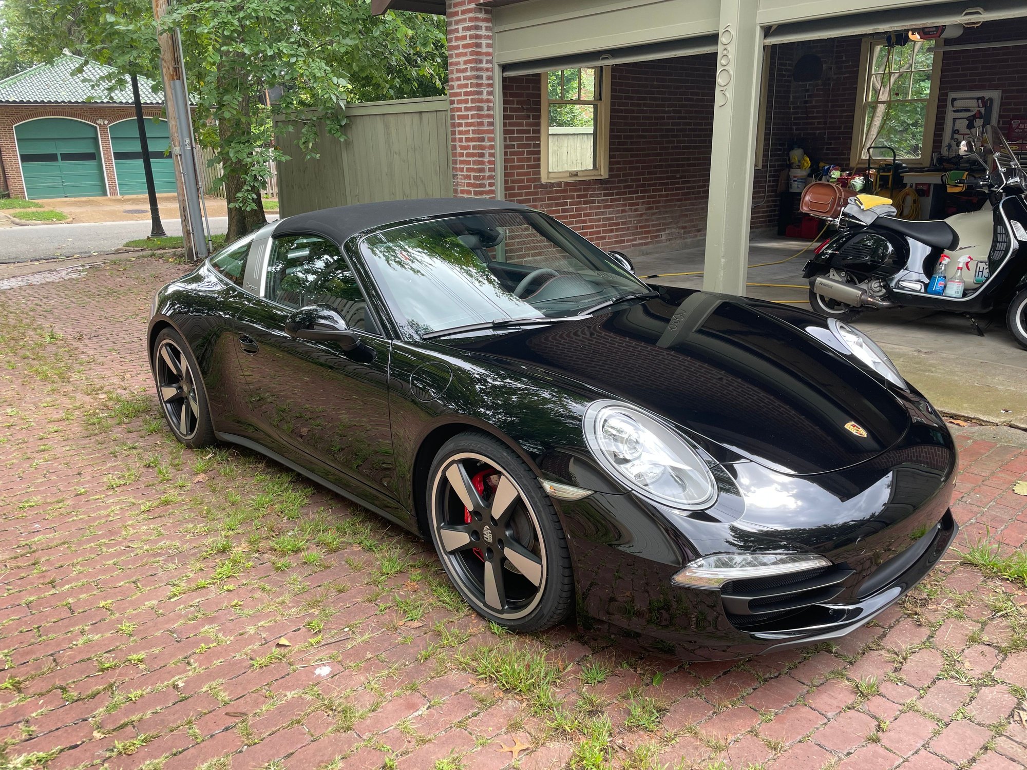 2016 Porsche 911 - 2016 911 Targa 4S - Used - VIN WP0BB2A9XGS136694 - 30,500 Miles - 6 cyl - AWD - Manual - Convertible - Black - St. Louis, MO 63130, United States