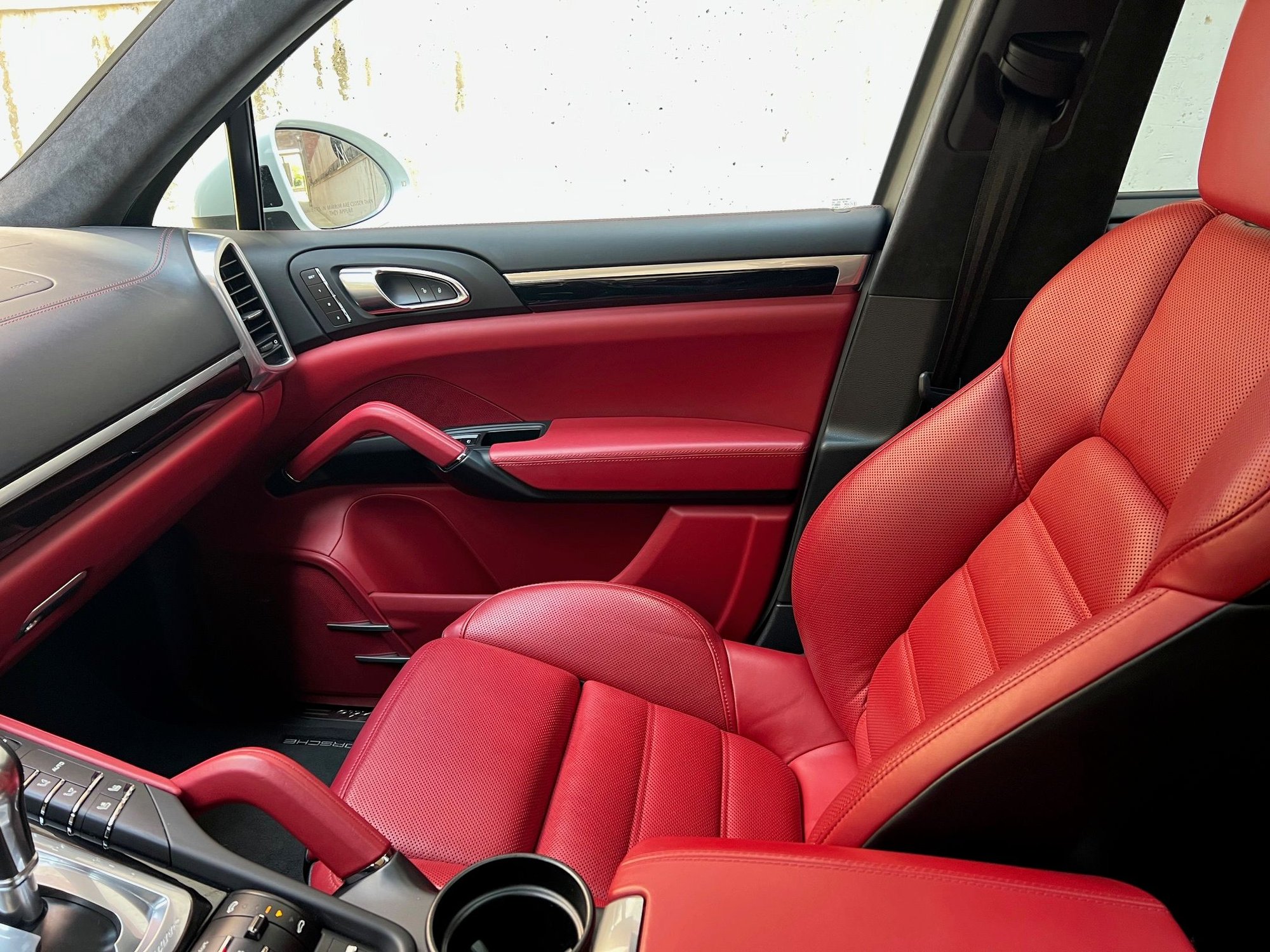 2017 Porsche Cayenne - WTS 2017 Porsche Cayenne Turbo, White/Garnett Red, 69.7k miles - Used - Chicago, IL 60610, United States