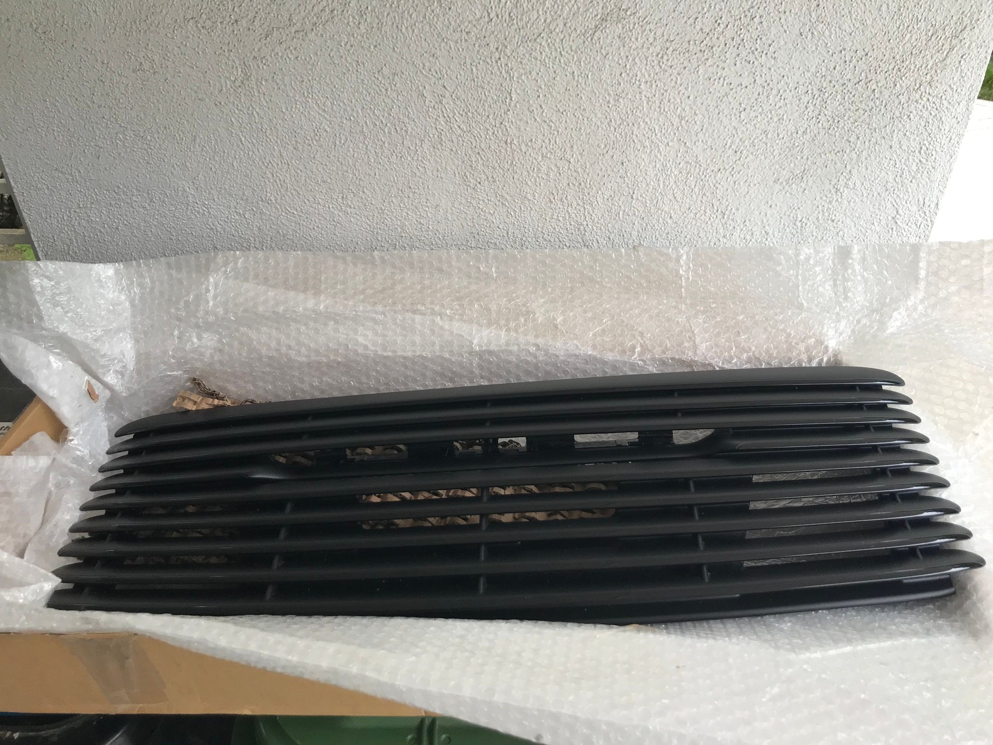 991.1 GTS rear engine grille. Amost new in box. Rennlist Porsche