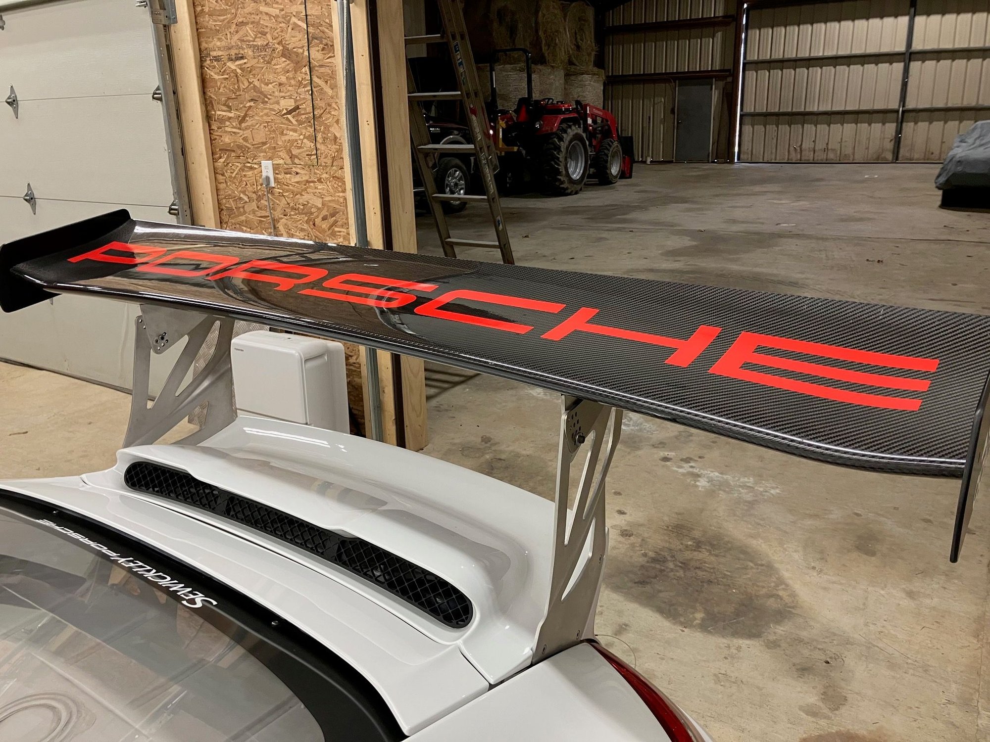 2010 Porsche GT3 - parting out gt3 race car. - Ellwood City, PA 16117, United States