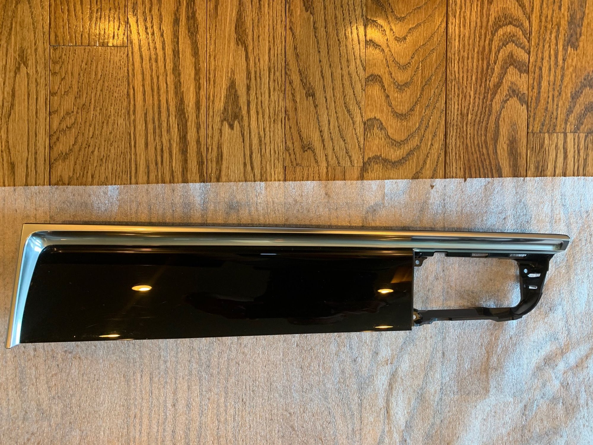 Interior/Upholstery - Porsche OEM 95B Macan 2019/20/21 Piano Black Interior Door/Dash Trim Set Of 7. - Used - 2019 to 2021 Porsche Macan - Boston, MA 02132, United States