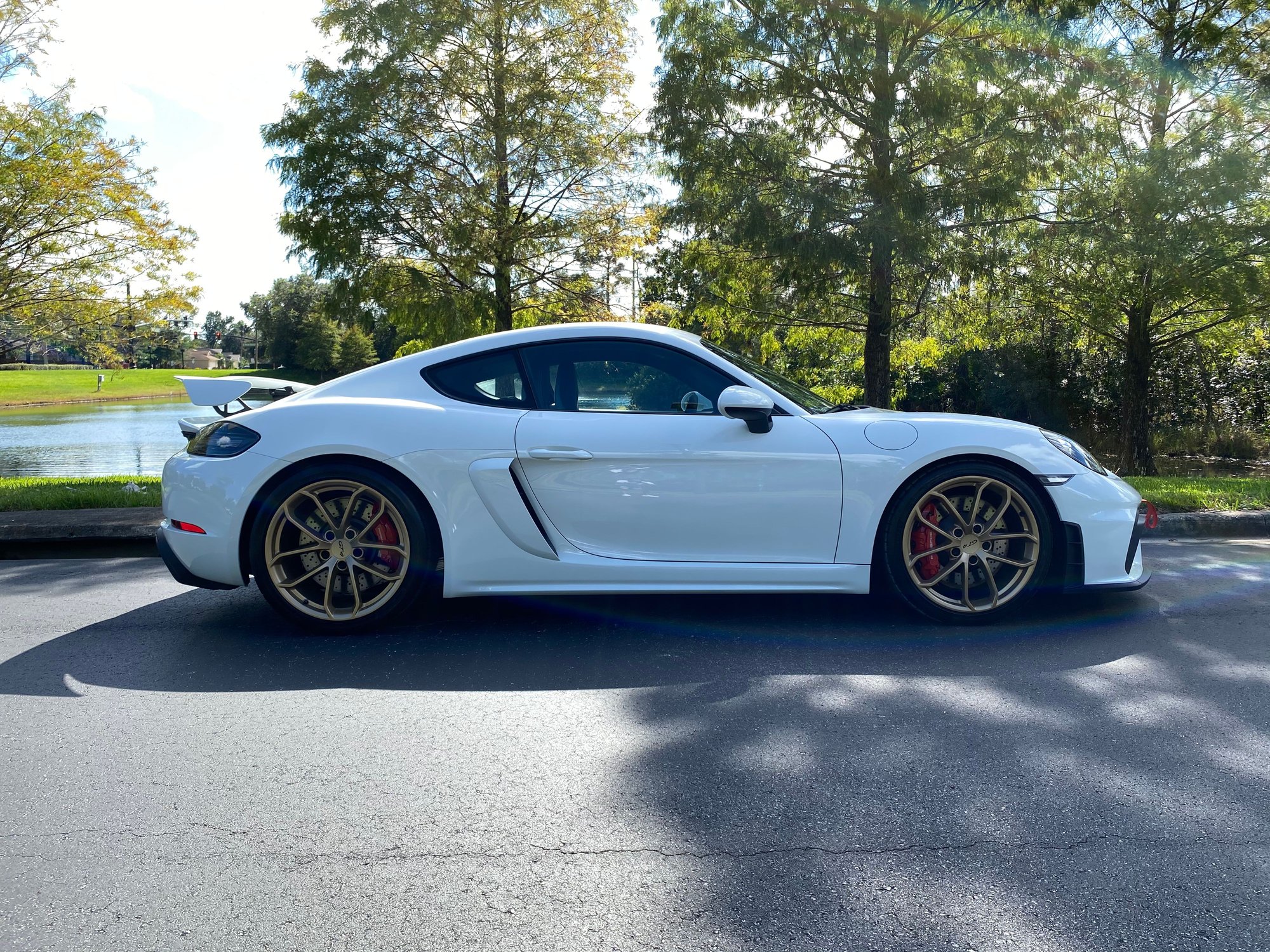 2020 Porsche 718 Cayman - **2020 718 GT4 800miles (Florida Owned) - Used - VIN WP0ACAA83LK289329 - 879 Miles - Manual - Coupe - White - Winter Springs, FL 32708, United States