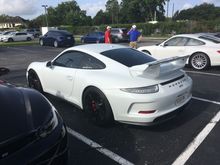 991 Gt3 straight pipes. Sounds sick and the owner rip it when he took off like a bat 🦇 out of hell. 