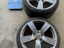 OEM 20” Carrera Sport (this is the regular / non-T paint)
20x8.5 +49mm, 20x11.5 76mm
Bridgestone Potenza RE980AS 245/35 R20, 305/30 R20