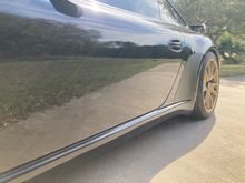 Magnetic matte black rear fender guards.