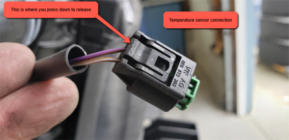 Temperature sensor electrical connection