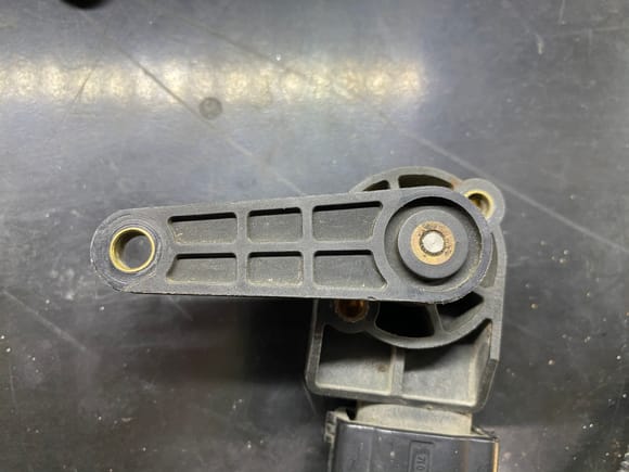 Stock sensor arm. Notice the arm tapers from one end to the other. Earlier models have a constant shape from front to back and the stiffeners will not fit. 
