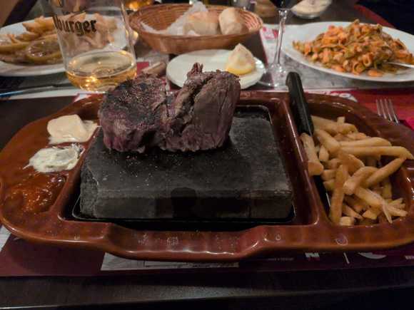 "steak on a stone" @ Pistenklause