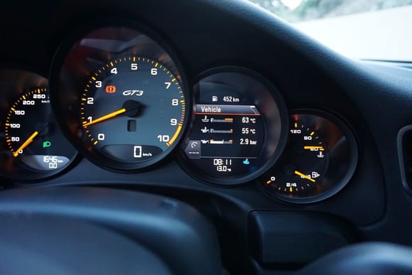 Blue light tells you the oil is still cold—why don't all Porsches have this?