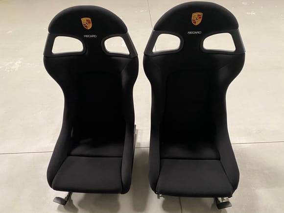 An original rare set of Porsche 996 GT3 RS or Clubsport in Nomex. Price for a complete set with all the hardware is €5500,- Can be shipped worldwide.