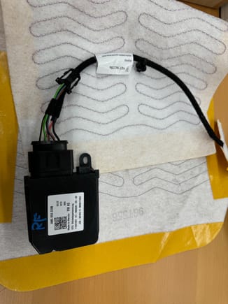 Here is the Porsche sensor pad connected to the integrated controller harness