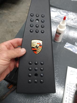 Rennline dead pedal with Porsche crest.