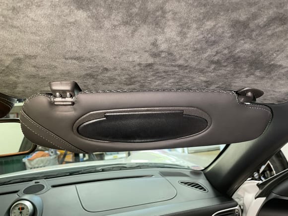 Sunvisor in leather