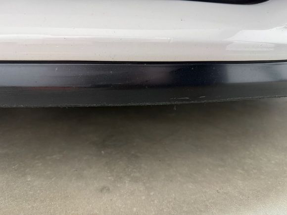 Lower lip spoiler condition