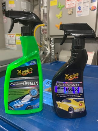 Meguires Hybrid Ceramic detailer (green bottle) has SiO2 and wax). The Meguires Ultimate Quick Wax detailer offers a superior shine as a quick spray detailer product. No SiO2 in it.