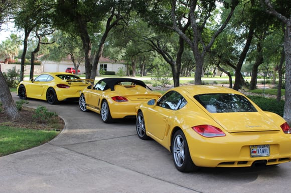 racing yellow GT4 with two speed yellow