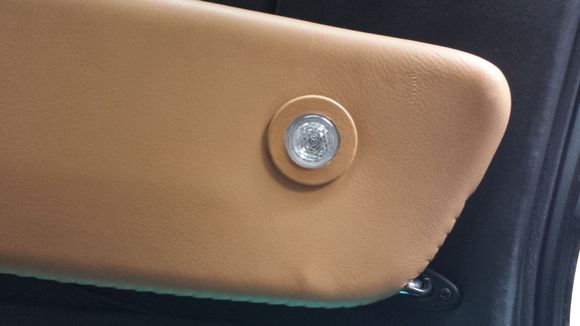 993TT passenger visor map light