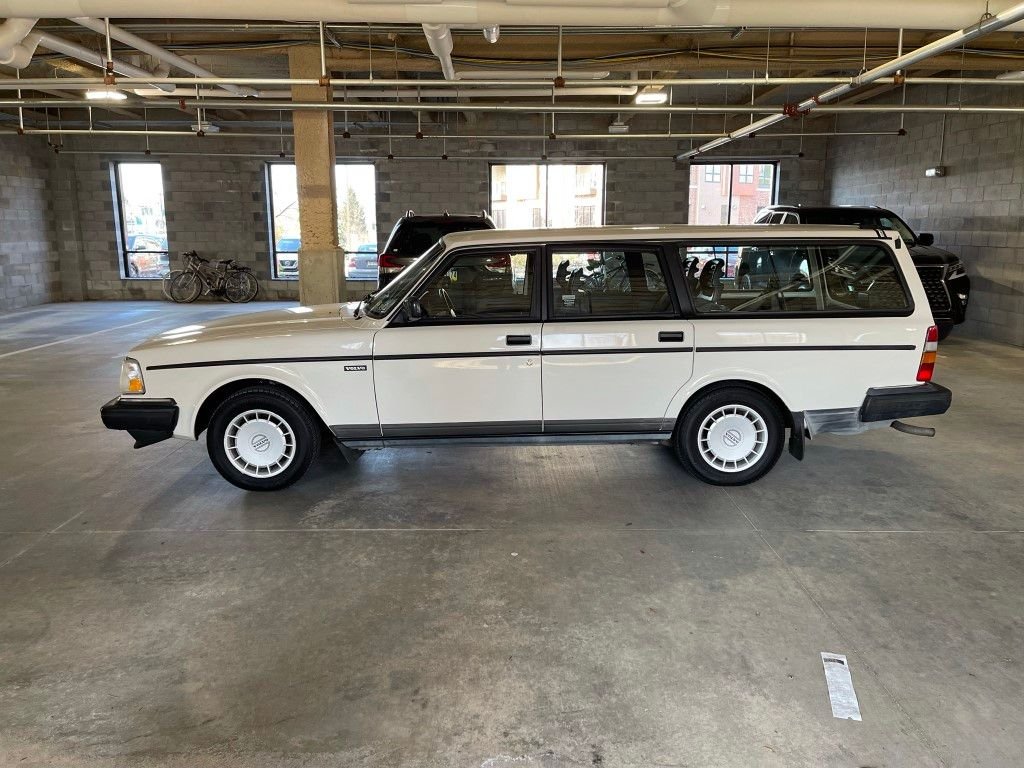 1992 Volvo 240 - 1992 Volvo 240 Wagon *One Owner* *Excellent Condition* - Used - VIN YV1AW8806N1927487 - 4 cyl - 2WD - Automatic - Wagon - White - Exton, PA 19341, United States