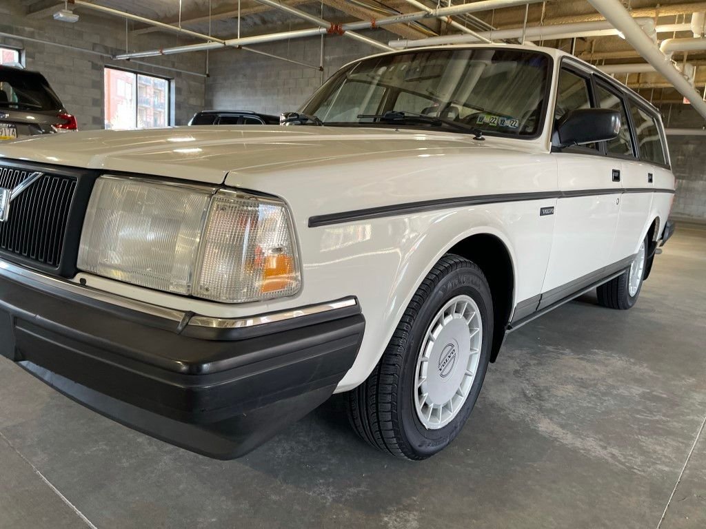 1992 Volvo 240 - 1992 Volvo 240 Wagon *One Owner* *Excellent Condition* - Used - VIN YV1AW8806N1927487 - 4 cyl - 2WD - Automatic - Wagon - White - Exton, PA 19341, United States