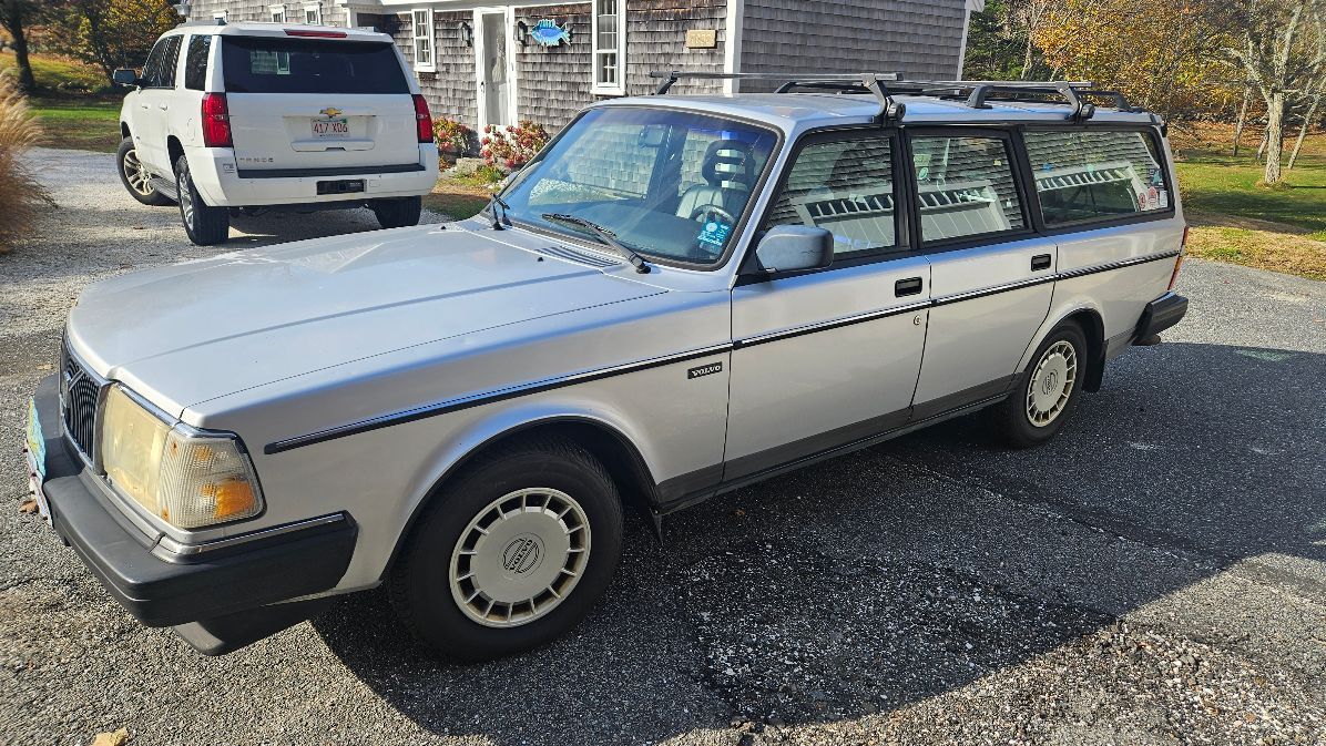 1993 Volvo 240 - 1993 Volvo 240 manual shift wagon,  Silver with black leather,  Excellent condition, - Used - VIN YV1AW8804P1962015 - 200,000 Miles - 4 cyl - 2WD - Manual - Wagon - Silver - Brewster, MA 02631, United States