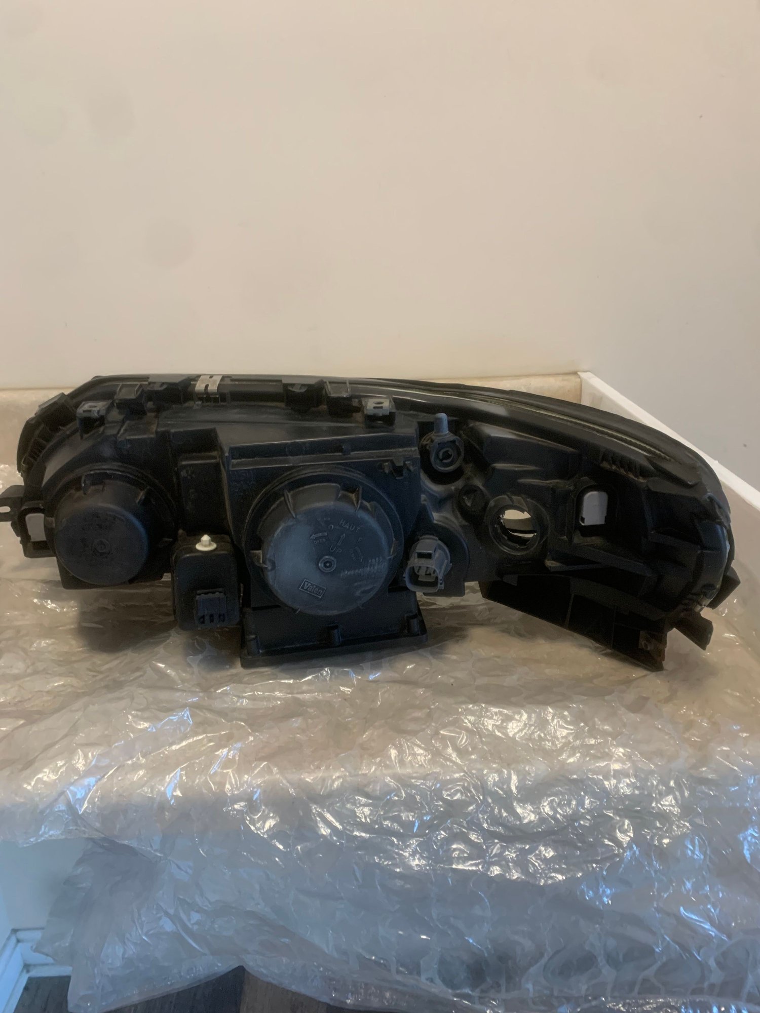 Lights - Xenon headlight assemblys - Used - 2001 to 2005 Volvo V70 - Bridgewater, MA 02324, United States