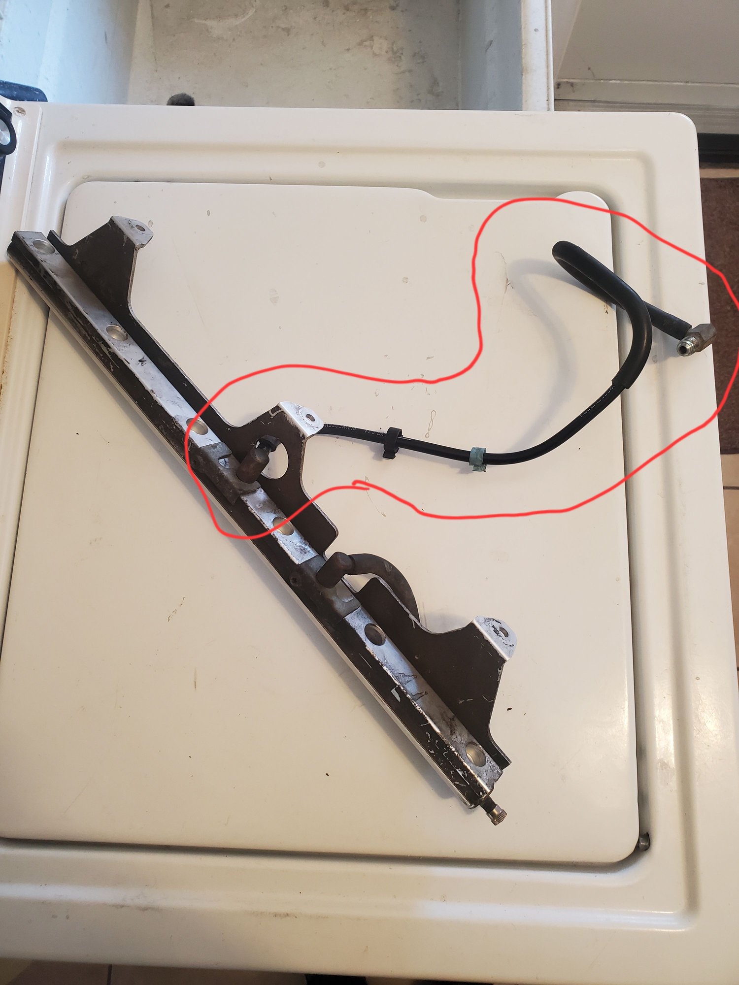 Engine - Intake/Fuel - WTB 1994 Volvo 960 Fuel Rail Supply Hose - Used - 1991 to 1994 Volvo 960 - Madison Heights, MI 48071, United States