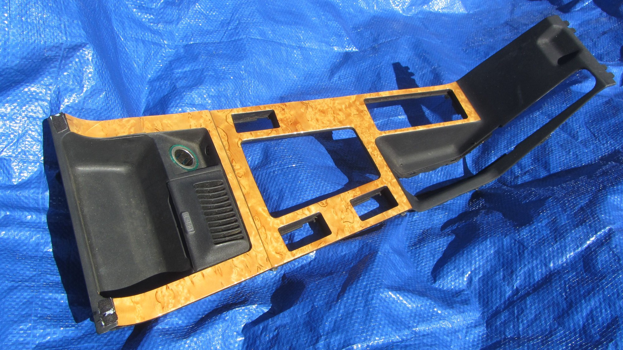 Exterior Body Parts - Volvo 850R S70R SEDAN WHITE REAR SPOILER TRUNK WING W. BRACKETS - Used - 1993 to 2000 Volvo 850 - Sacramento, CA 95832, United States