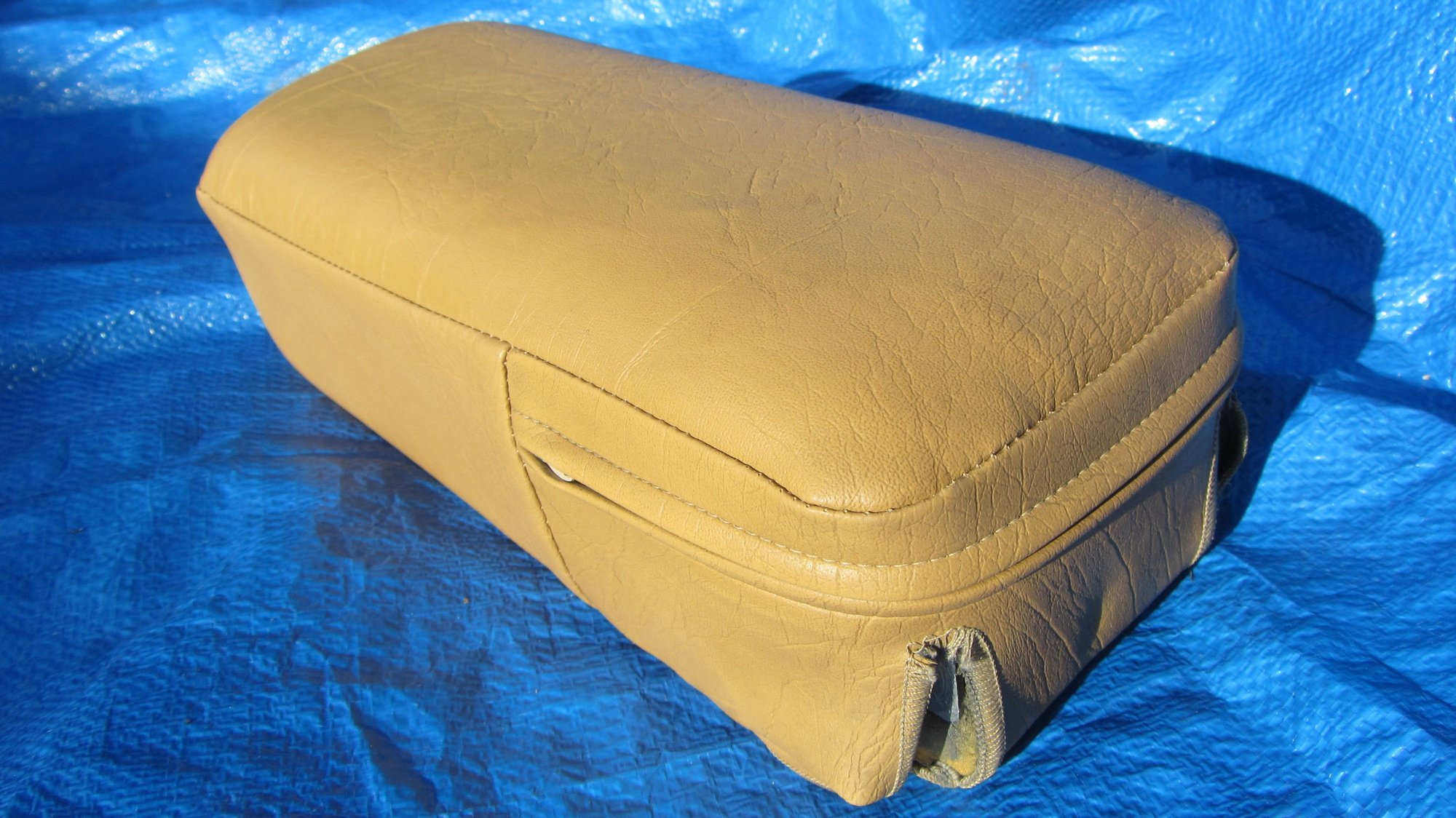 Interior/Upholstery - Volvo 240 244 245 OEM Vinyl Sedan Wagon Tan Center Console Super Rare Armrest - Used - 1980 to 1993 Volvo 240 - Sacramento, CA 95832, United States