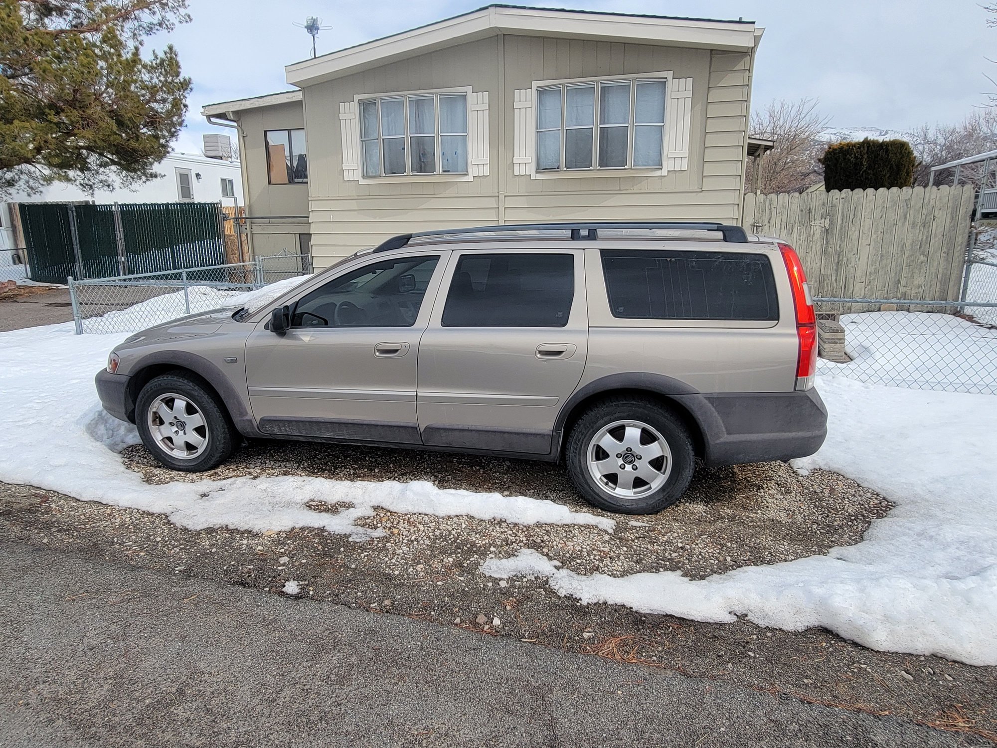 2006 Volvo XC70 - Two Volvos for sale $800 - Used - VIN YV4SZ592X61230483 - 230,000 Miles - 5 cyl - AWD - Automatic - Wagon - Gold - Reno, NV 89521, United States