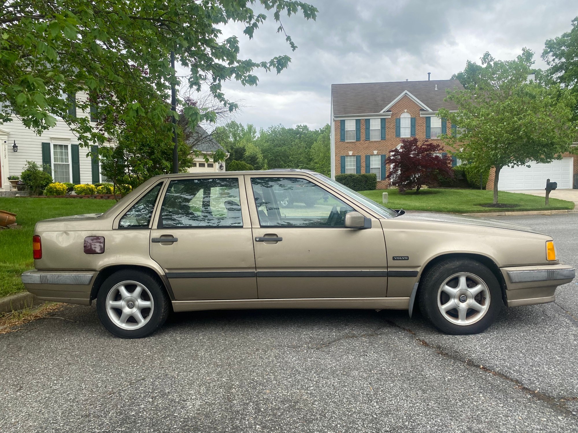 1993 Volvo 850 - 1993 Volvo 850 GLT - Used - VIN YV1LS5502P2091858 - 122,872 Miles - 5 cyl - 2WD - Automatic - Sedan - Gold - Glenn Dale, MD 20706, United States
